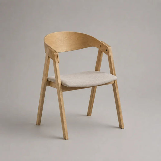 Sedia da pranzo con braccioli in legno e seduta in tessuto beige, schienale curvo, 56 x 56 x 79 cm